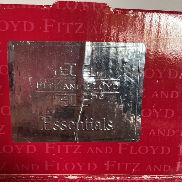 Fitz & Floyd Vintage Salt Bottom & Pepper Top Santa Holding Wreath 5" x 3.5" - Picture 13 of 16